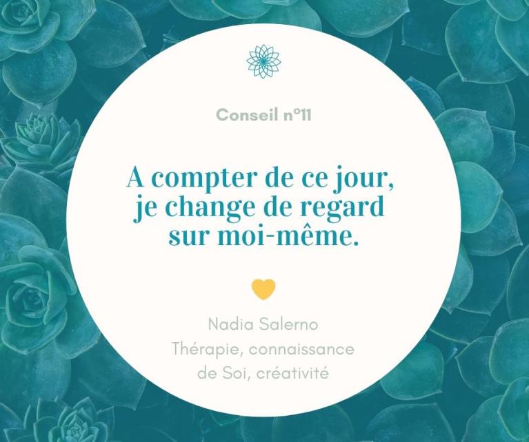 Elle permet de s'exprimer au travers d'une réalisation (dessin, peinture, modelage d'argile, poterie, tour de potier, écriture...) afin de dialoguer directement avec son intériorité, de dépasser le filtre du mental qui a tendance à contrôler ce qui va être dit en séance et d'aller ainsi à l'essentiel, à la source de la résolution de la problématique.